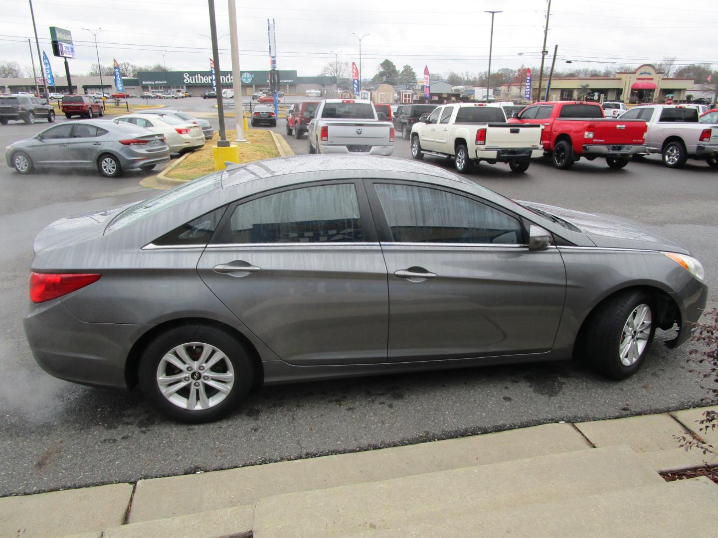 2013 GRAY Hyundai Sonata GLS (5NPEB4AC9DH) with an 2.4L L4 DOHC 16V engine, 6-Speed Automatic transmission, located at 1814 Albert Pike Road, Hot Springs, AR, 71913, (501) 623-1717, 34.494228, -93.094070 - Photo#6